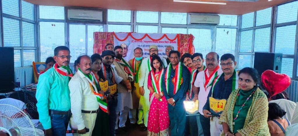 15 teachers receive Dr. Sarvepalli Radhakrishnan Teacher's Honour courtesy Didiji Foundation