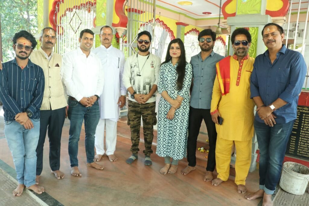 धीरज पंडित बने भोजपुरी फ़िल्म इंडस्ट्री के सबसे महंगे निर्देशक, 18 लाख में हुए साईन