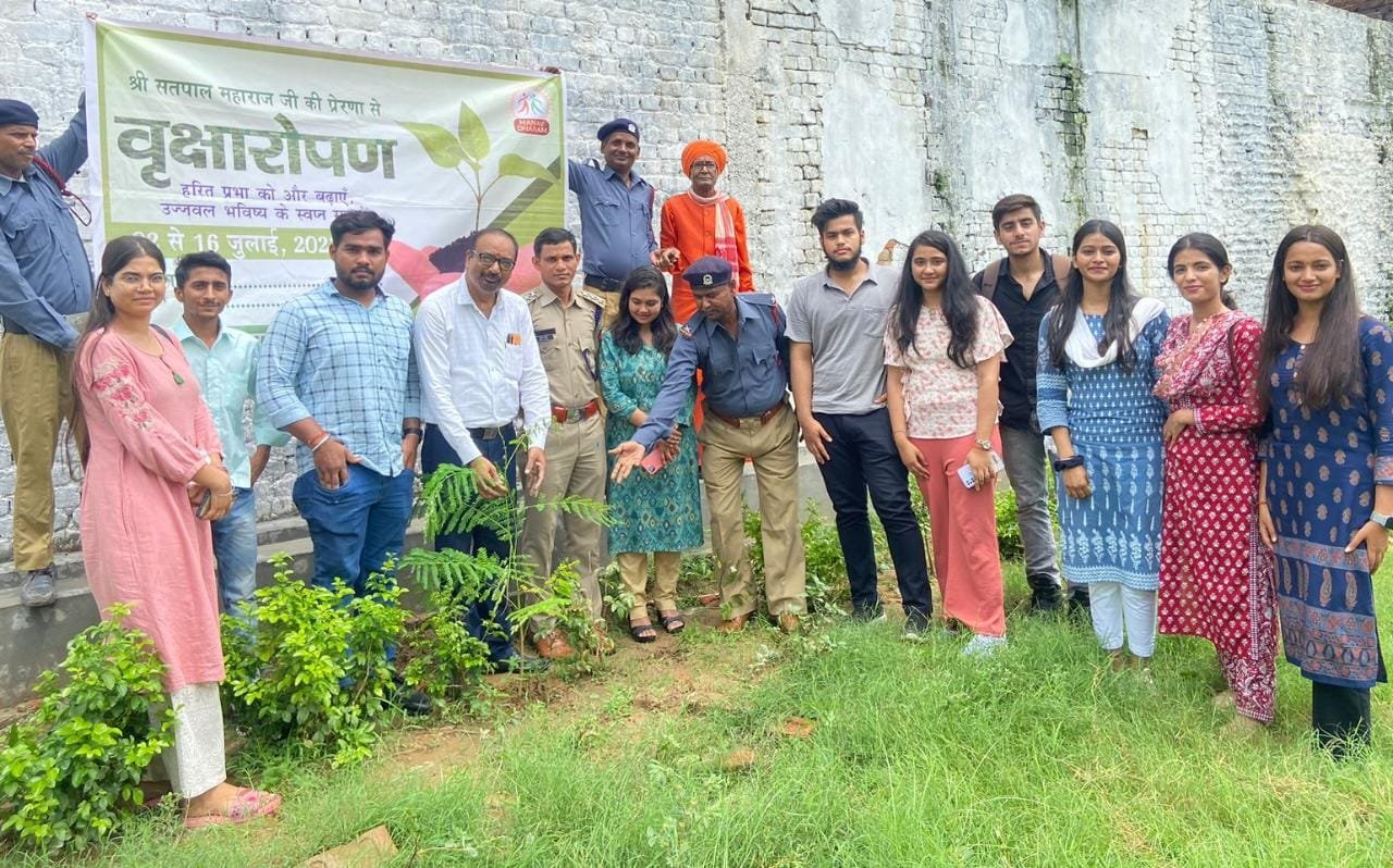 उम्मीद एक नया सवेरा वेलफेयर सोसायटी ने किया पौधरोपण (1)