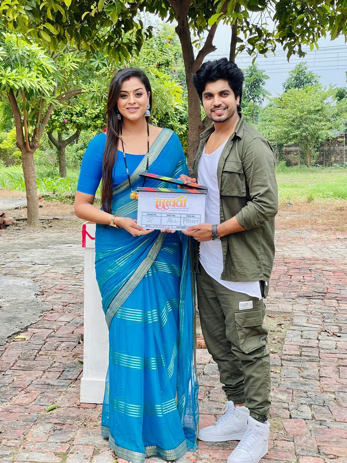 अंशुमान सिंह राजपूत फिल्म ''सरस्वती' के शूटिंग में यामिनी सिंह के साथ फ़िल्मी अंदाज में नज़र आये