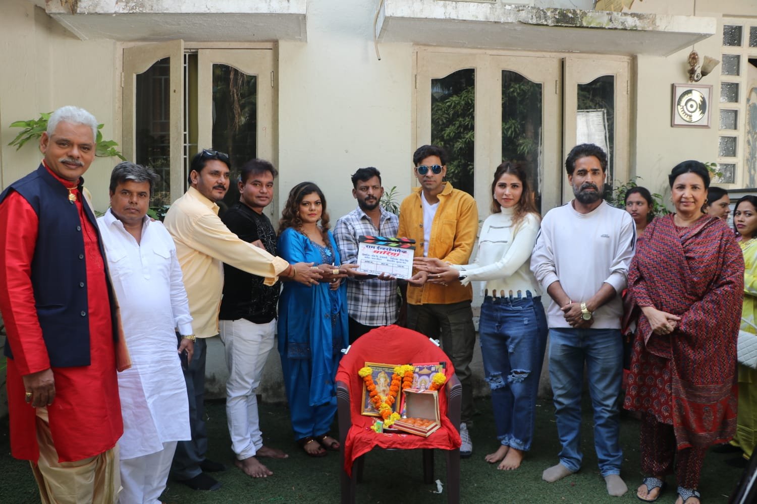 आदित्य ओझा और निशा दूबे स्टारर "यारियां" की शूटिंग मुहूर्त करके शुरू, निर्देशक हैं चंदन सिंह