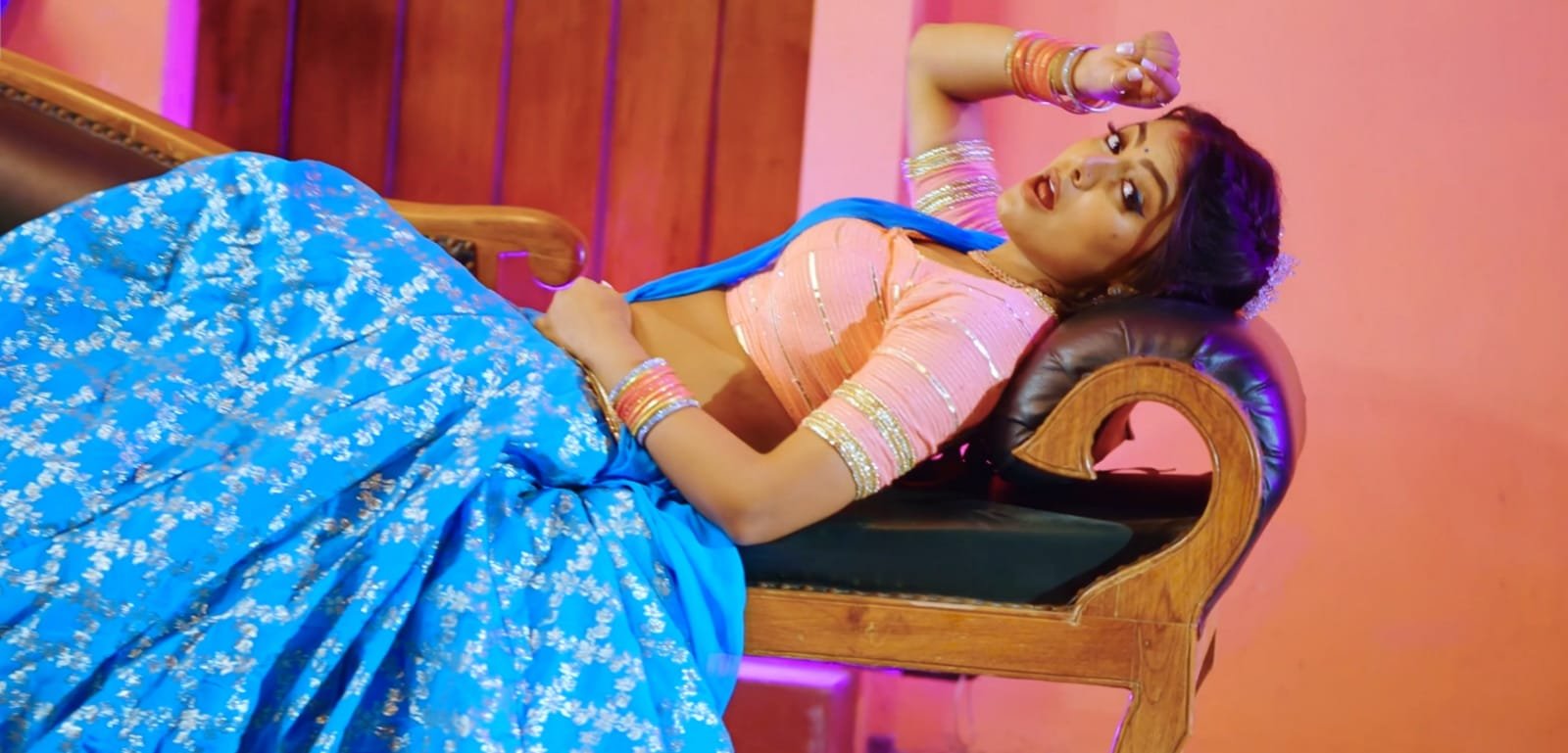 शिवानी सिंह और माही श्रीवास्तव की जोड़ी का नया सांग 'दिल्ली से टिकट लेके' सोशल मीडिया में छाया