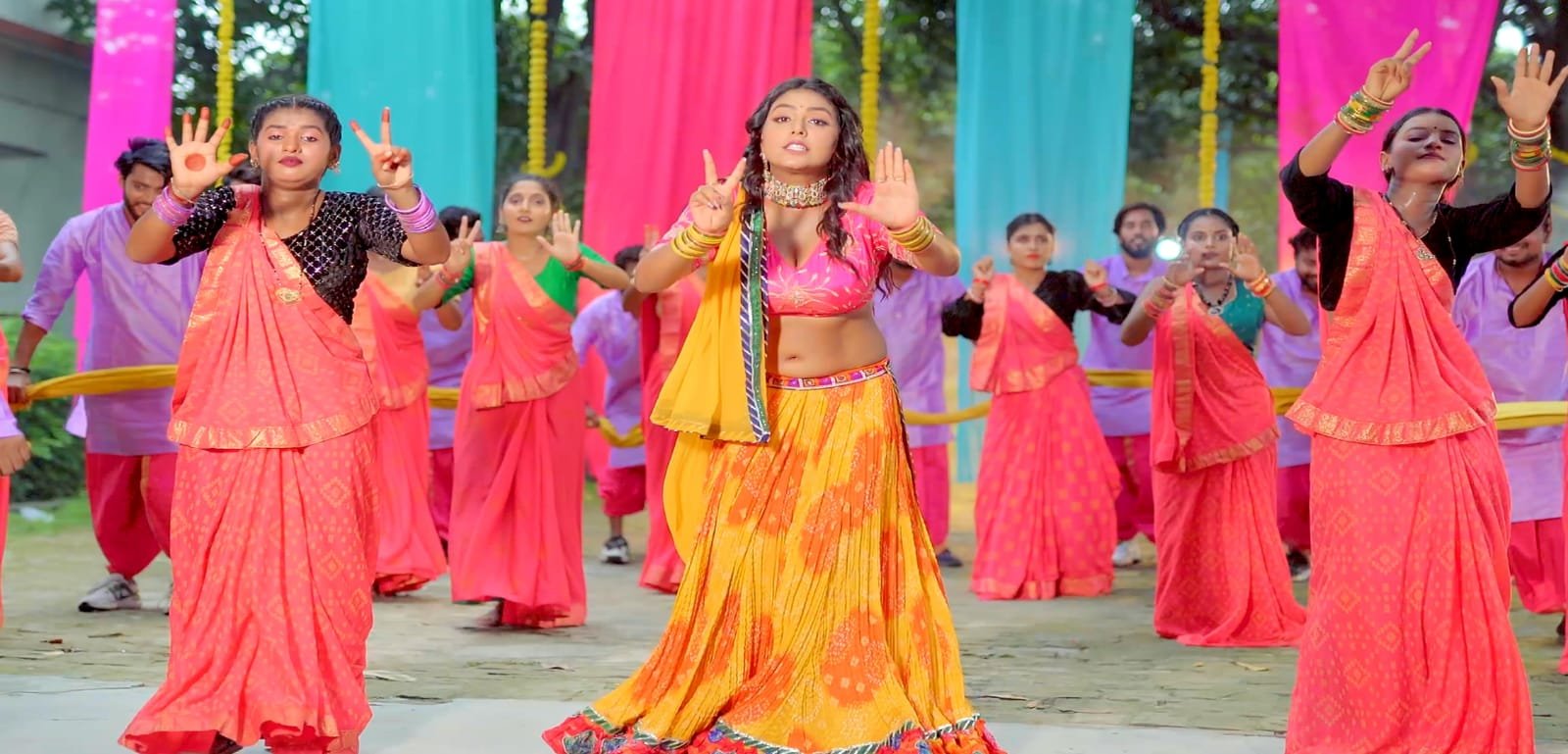 माही श्रीवास्तव और खुशी कक्कर का नया भोजपुरी लोकगीत 'राजा जी के तिलवा प दिलवा' वर्ल्डवाइड रिकार्ड्स से हुआ रिलीज