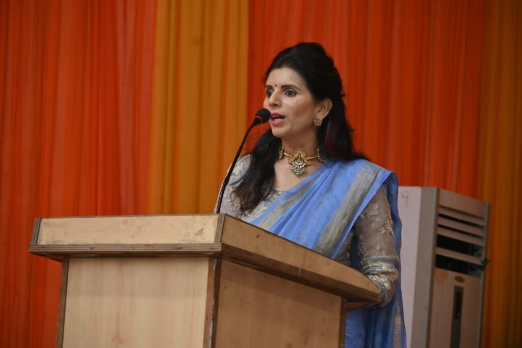 समाजसेवी हरिप्रिया भार्गव ने झाँसी के प्राचीन काली मन्दिर सहित दर्जनों मंदिरों में स्वच्छता कार्यक्रम का आयोजन किया