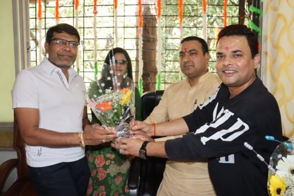 एसआरके म्यूजिक के एमडी रोशन सिंह के हाथों हुआ कुकी इंटरनेशनल फिल्म्स व कैलटेक्स इंटरनेशनल फिल्म्स की ऑफिस का ओपनिंग