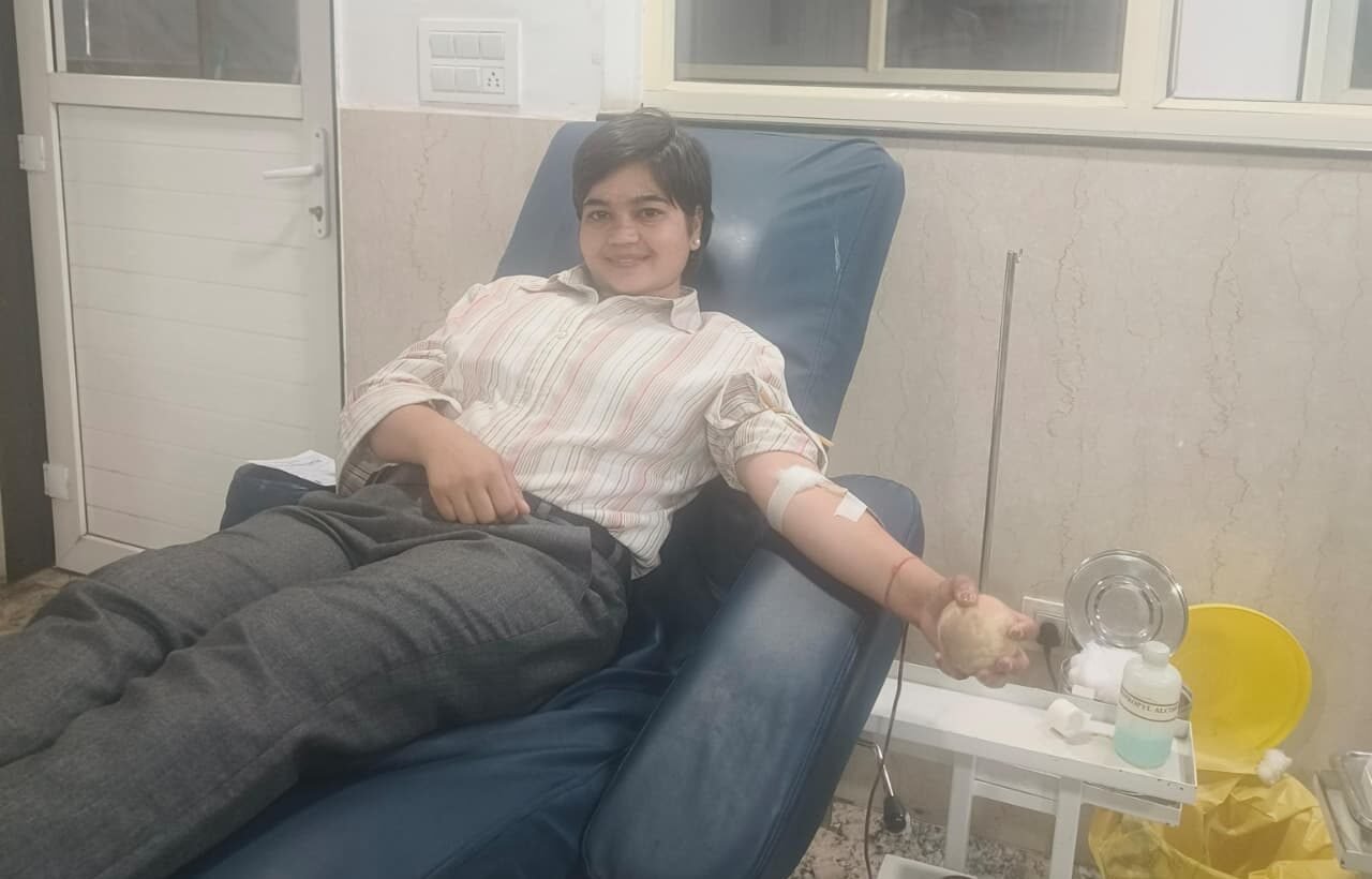 जन्मदिवस पर रक्तदान कर डॉ. लवी सिंह ने पेश की मिसाल